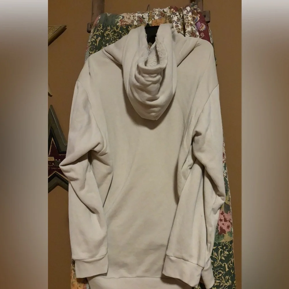 Victoria’s Secret Sherpa Lined 
Love Pink Cream Hoodie - Picture 4 of 4